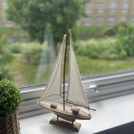 Canal Side Retreat - 2 Bedroom Apartment Heybridge  Bagian luar foto