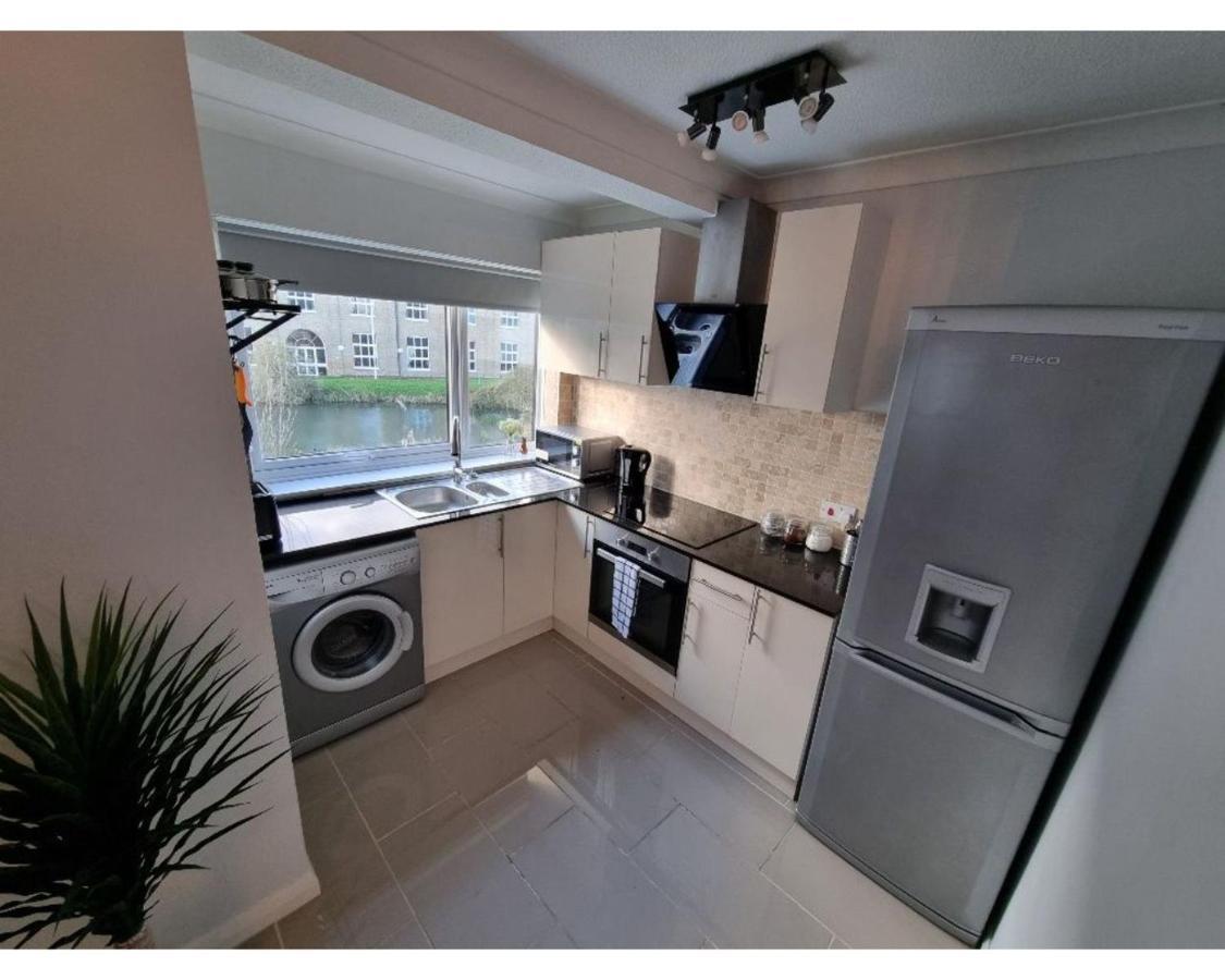 Canal Side Retreat - 2 Bedroom Apartment Heybridge  Bagian luar foto