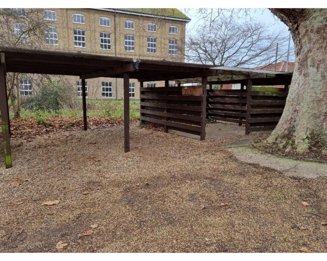 Canal Side Retreat - 2 Bedroom Apartment Heybridge  Bagian luar foto