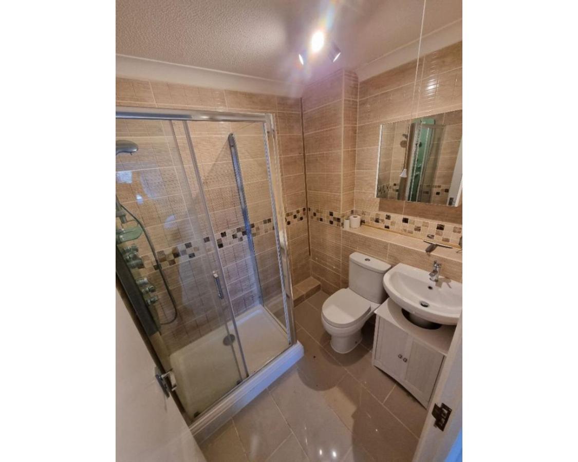 Canal Side Retreat - 2 Bedroom Apartment Heybridge  Bagian luar foto