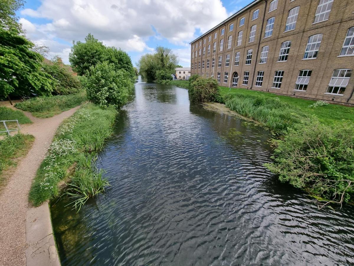 Canal Side Retreat - 2 Bedroom Apartment Heybridge  Bagian luar foto