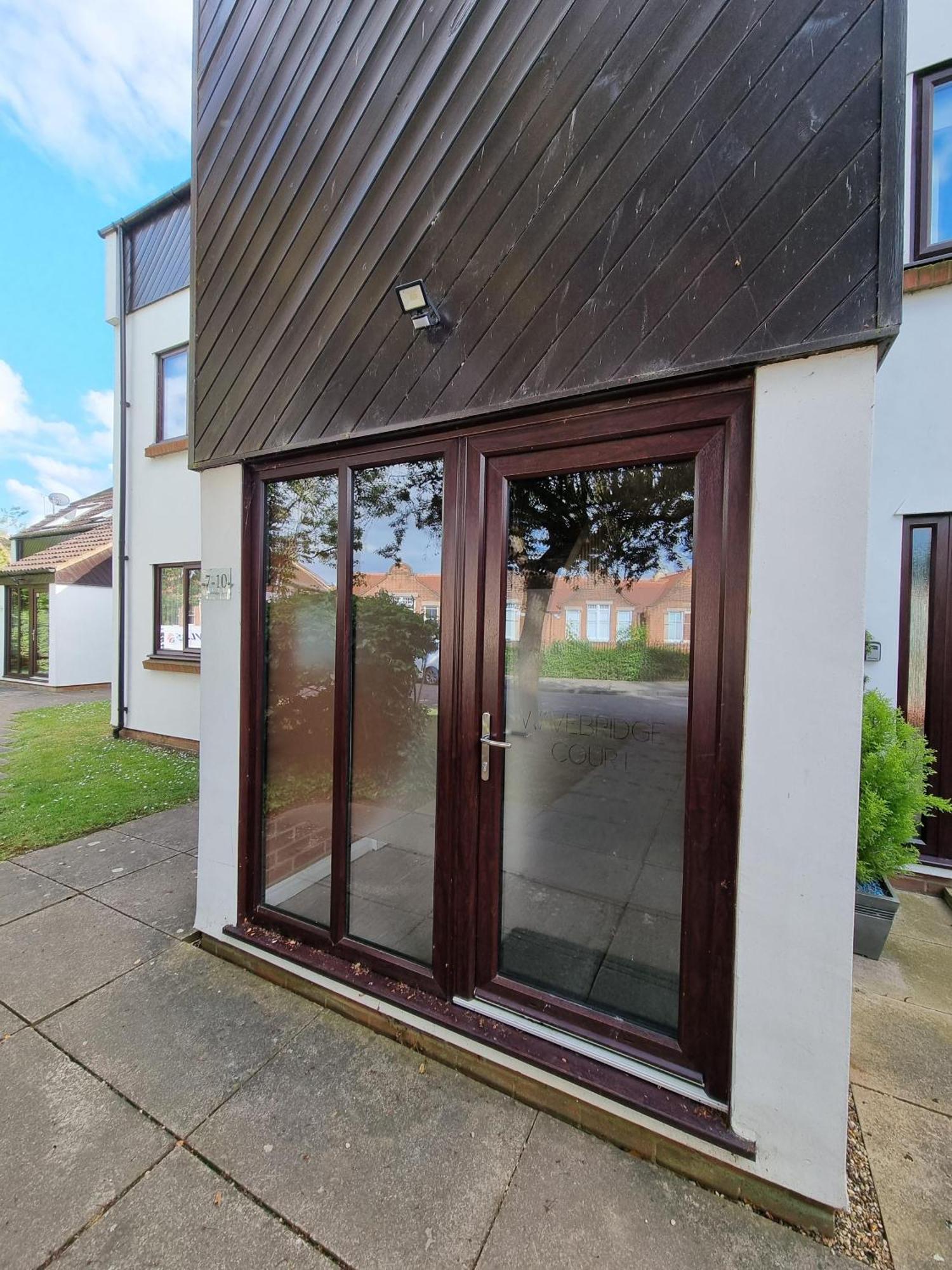 Canal Side Retreat - 2 Bedroom Apartment Heybridge  Ruang foto